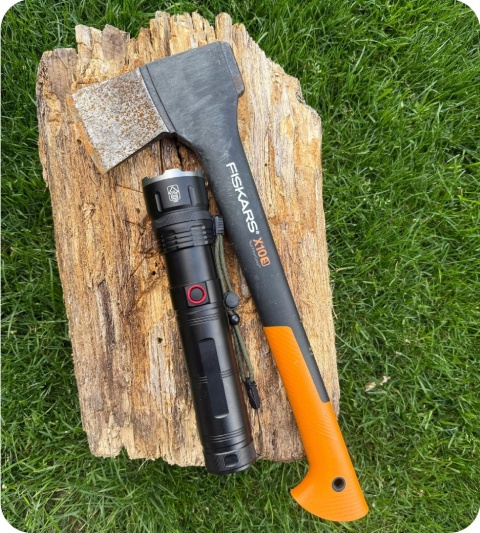 POTĘŻNA LATARKA LED BIAŁY LASER DALEKOSIĘŻNA PowerBank 1900m maXvision 901