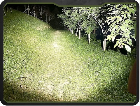 PREMIUM Latarka Sofirn SC33 5200lm LED EDC XHP70 + aku 21700 5000mAh 6000K