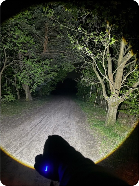 MOCAŻ LATARKA LED BIAŁY LASER DALEKOSIĘŻNA PowerBank 1900m maXvision 701